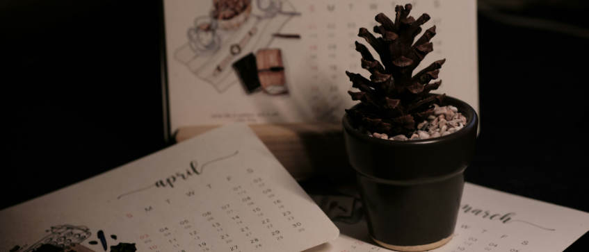 Table calendar printing on working desk